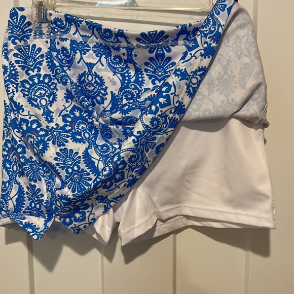 Adome size large sporty skort - Picture 2 of 5